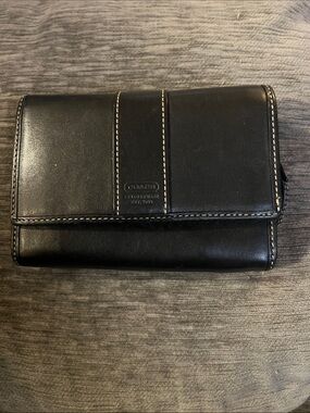COACH Black Leather Bifold Wallet with Contrast Stitching